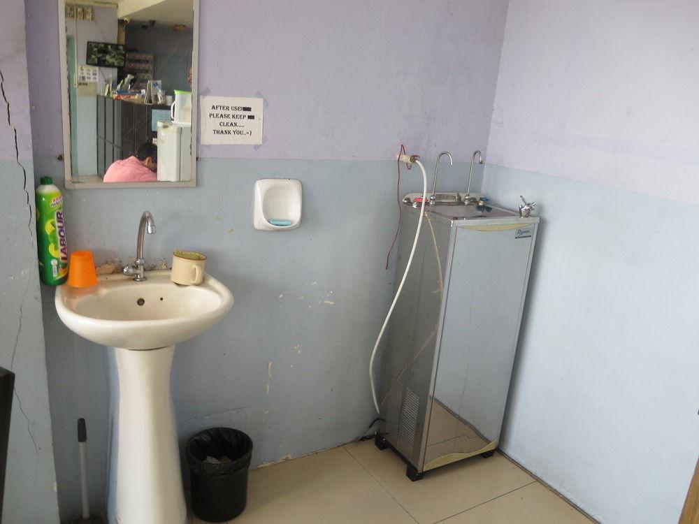 A&J Budget Hotel Kota Kinabalu Exteriör bild